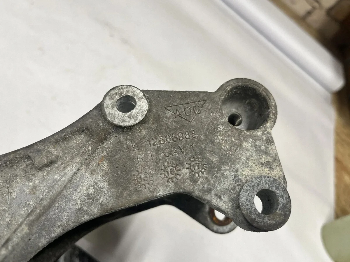 Chevrolet Camaro VI SS Engine Mount 12668983 image 7