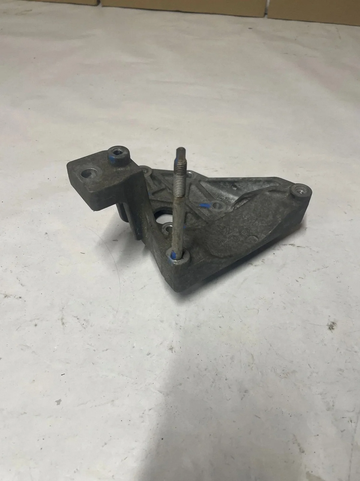 16 Camaro SS AC Compressor Bracket Used image 3