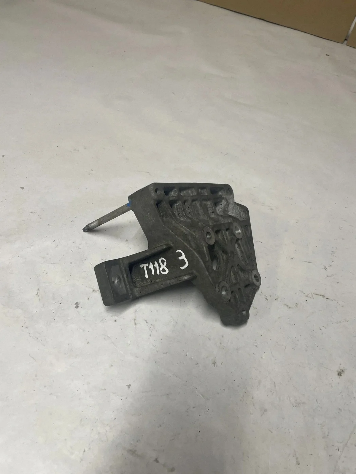 16 Camaro SS AC Compressor Bracket Used image 5