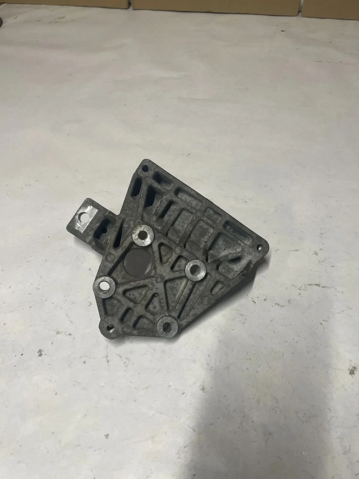 16 Camaro SS AC Compressor Bracket Used image 6