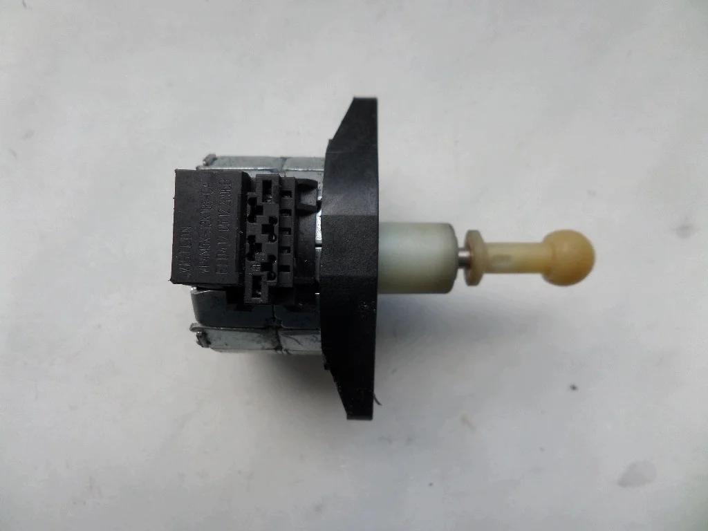 Moteur réglage hauteur phare Skoda Octavia 2 Xenon