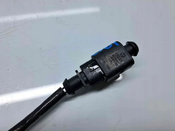 VW Golf 6 Temperature Sensor 03L906088EC image 3