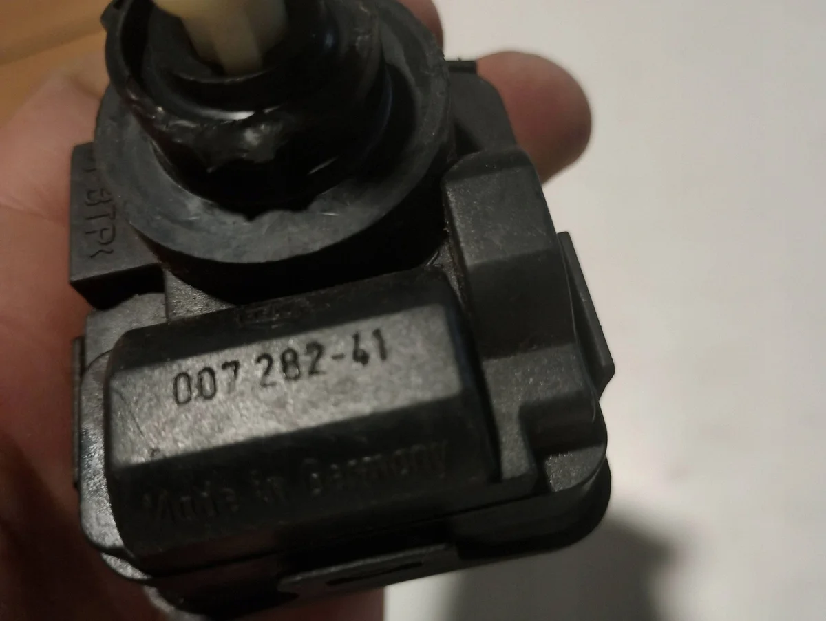 Fiat Headlight Leveling Motor 00728241 Used image 5