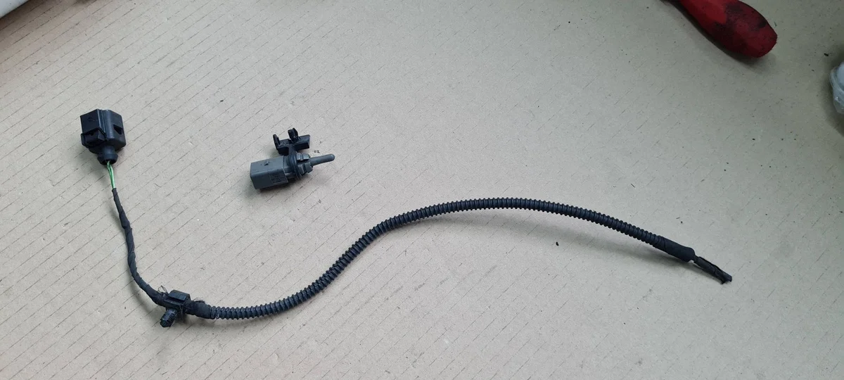Audi A4 B8 A5 8T Q5 8R Exterior Temp Sensor Plug
