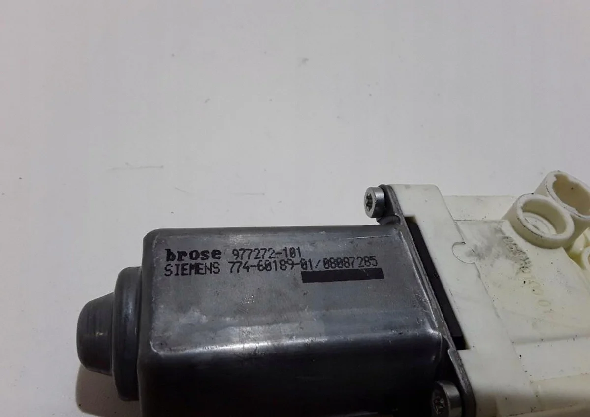 Audi Q7 4L Fönsterhiss Bak Manuell 4L0959802B image 5