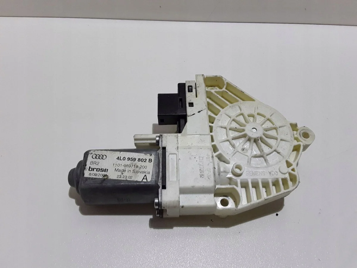 Audi Q7 4L Fönsterhiss Bak Manuell 4L0959802B image 6
