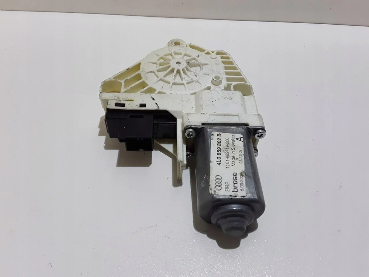 Audi Q7 4L Fönsterhiss Bak Manuell 4L0959802B image 8