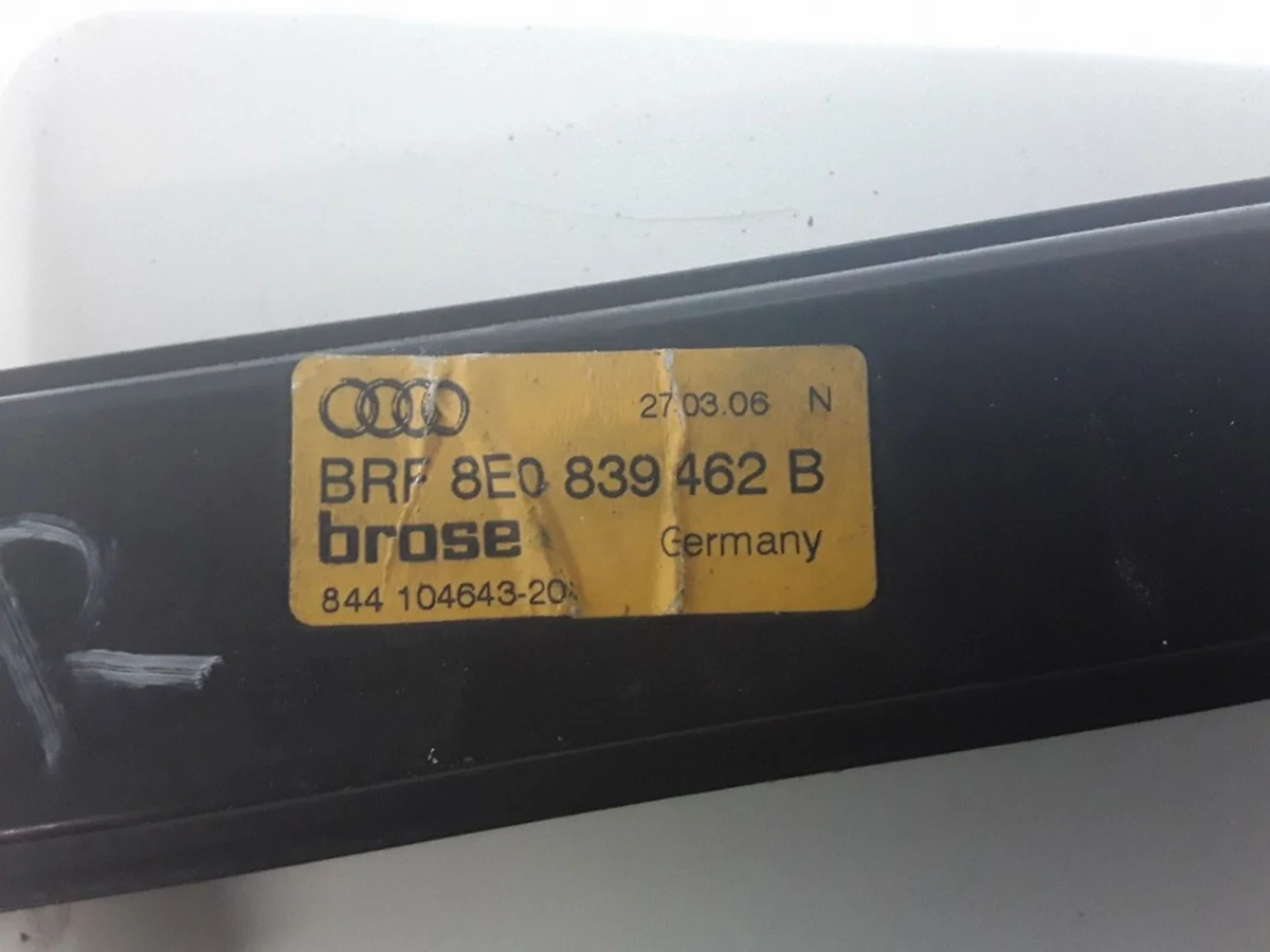 Audi A4 S4 B7 lève-vitre manuel arrière image 3
