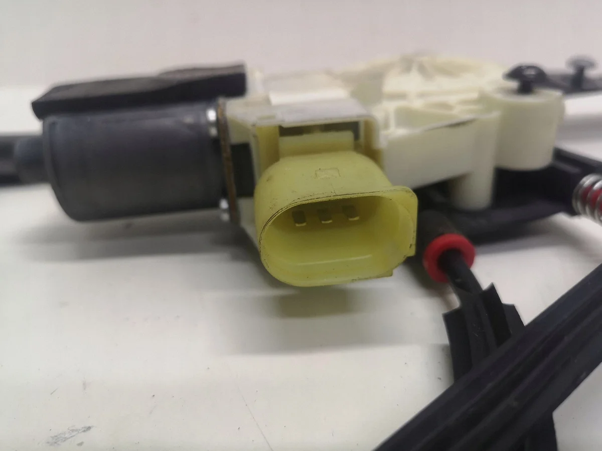 2007 Ford S-MAX Front Door Window Regulator image 3