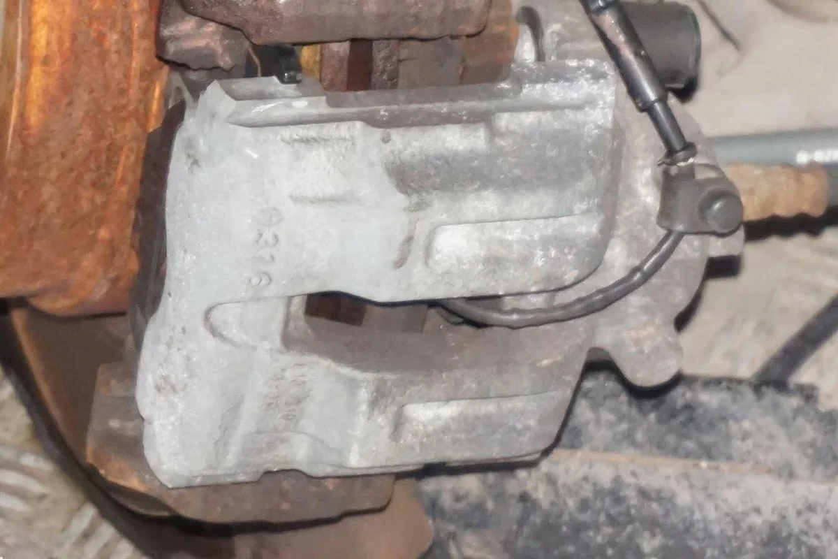 BMW E93 320i N43 Piatto Sospensione Destro image 4