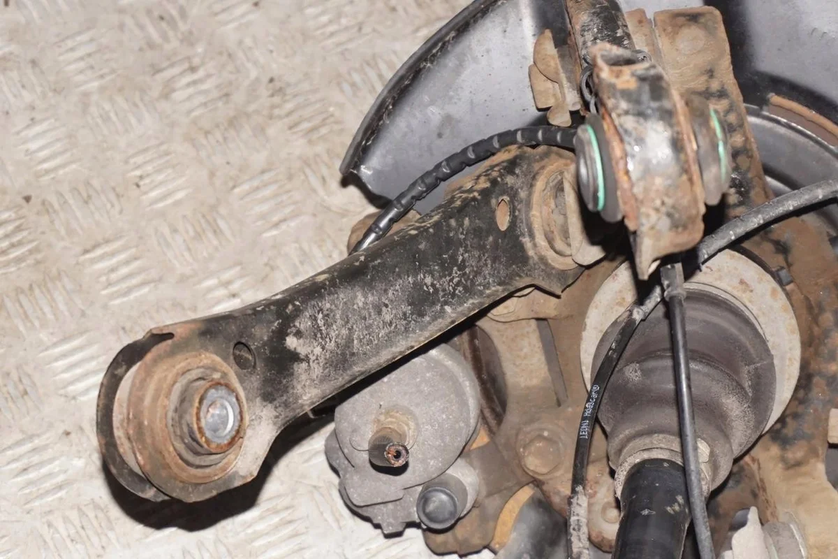 BMW E93 320i N43 Piatto Sospensione Destro image 9