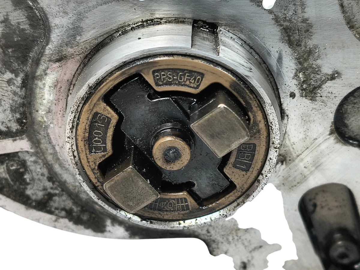 Polttoainepumppu 2.0 TDI 03G145209