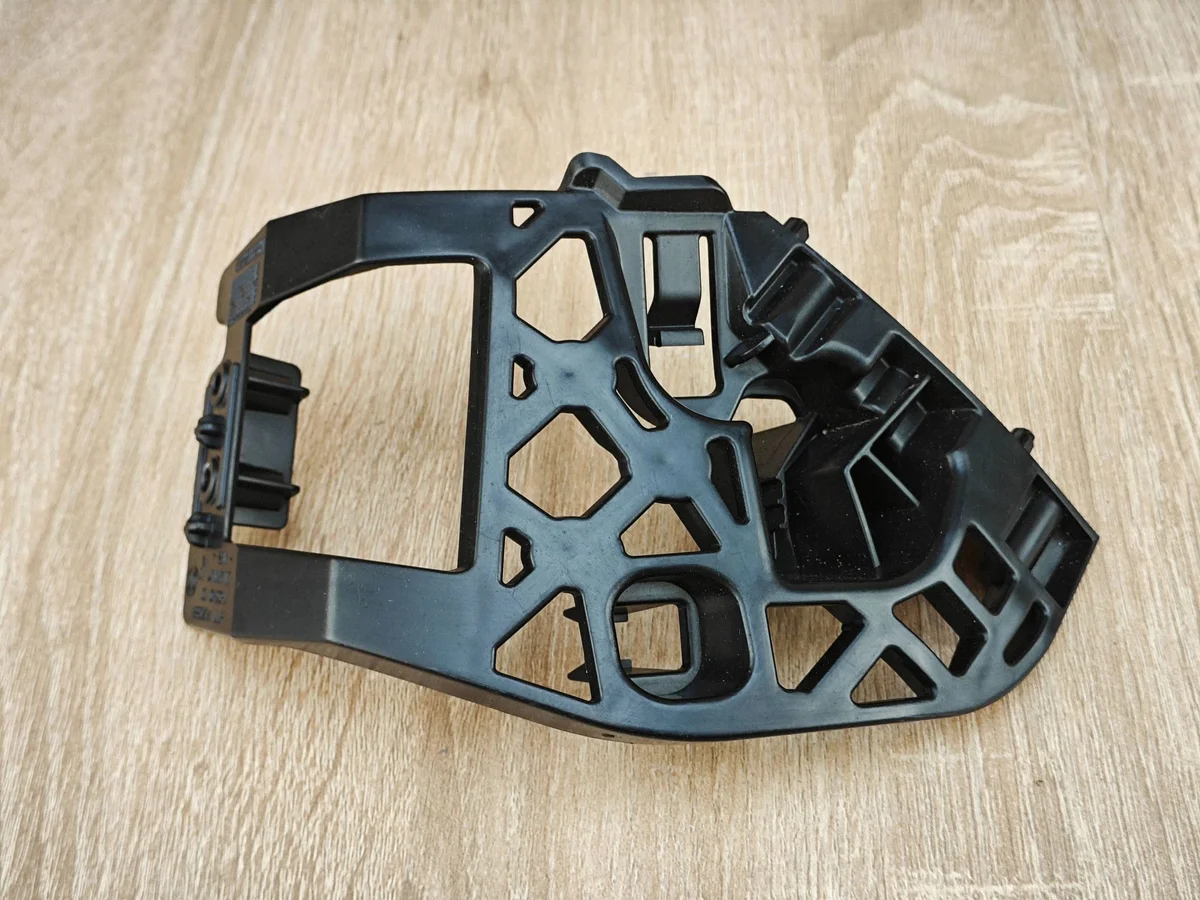Support pare-chocs avant droit BMW 7420884