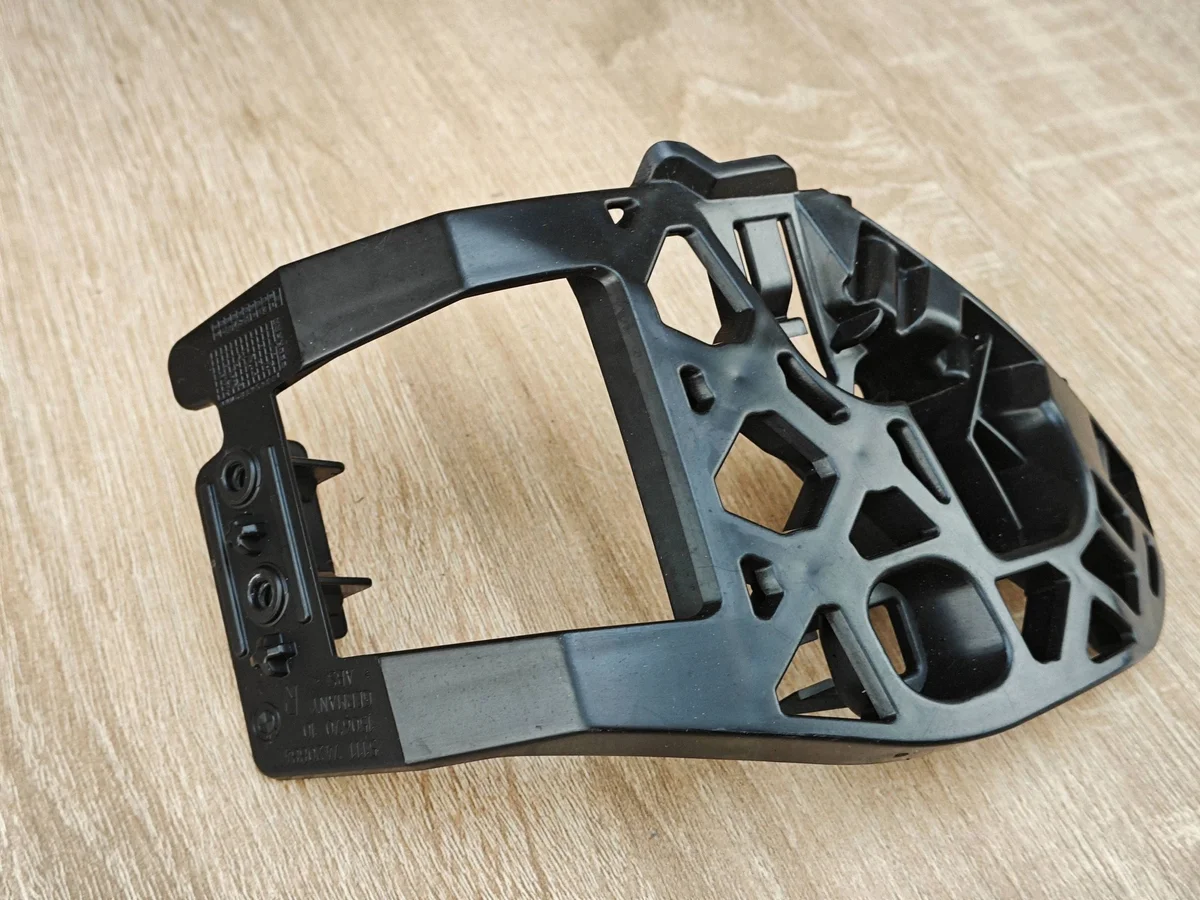 Soporte Parachoques BMW Serie 8 G16 G15 Derecho