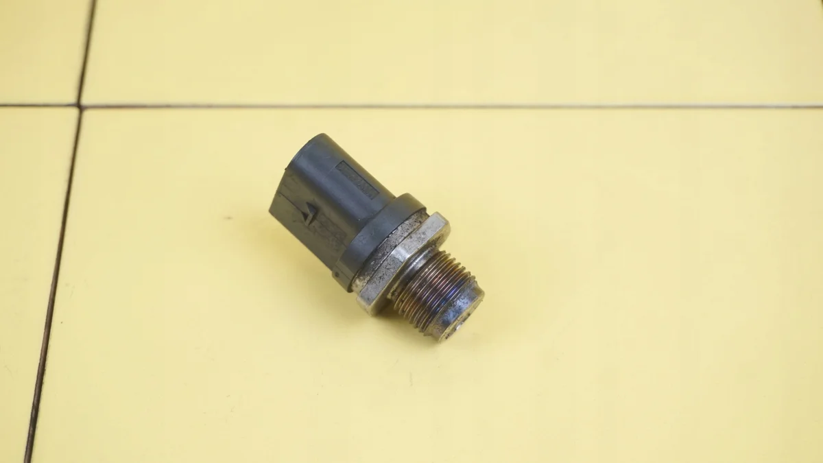 Kraftstoffdrucksensor Mercedes W212 3.0 CDI image 3
