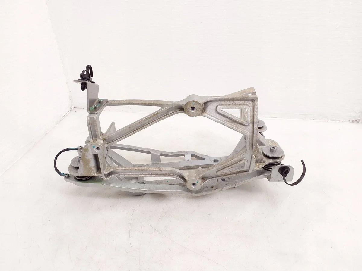 Polestar 2 AC Compressor Mount 32352687 image 3