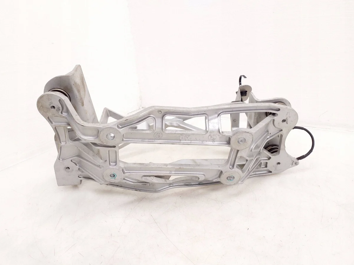 Polestar 2 AC Compressor Mount 32352687 image 4