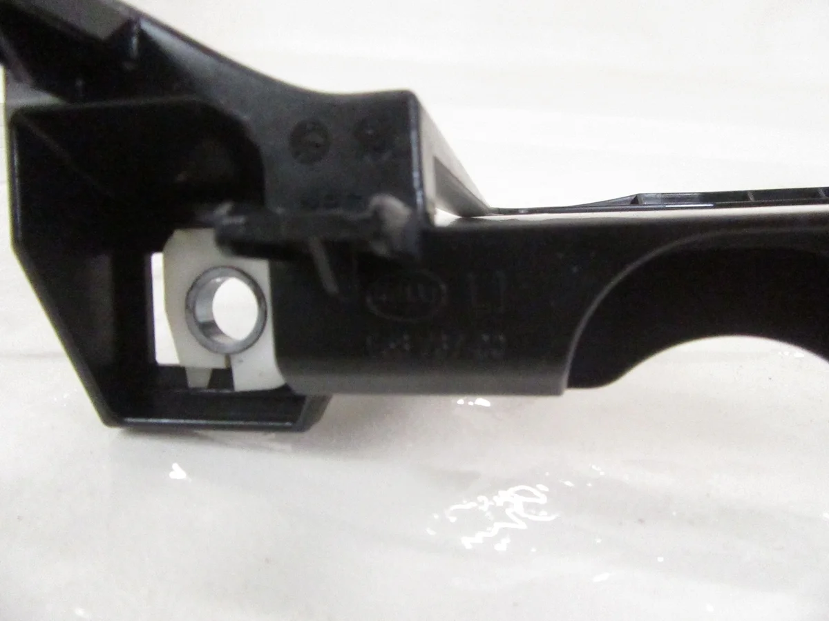 Support phare avant gauche BMW E60 E61 image 4
