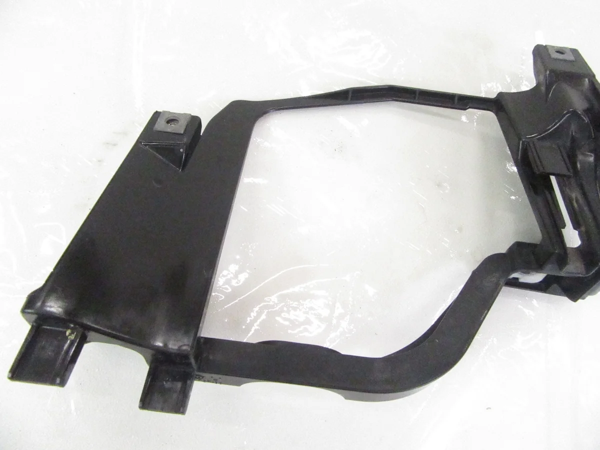 Support phare avant gauche BMW E60 E61 image 7