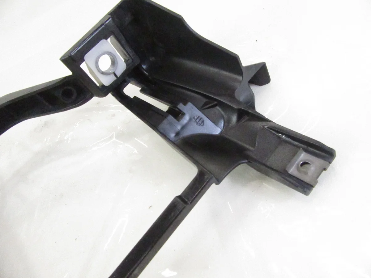 Support phare avant gauche BMW E60 E61 image 8