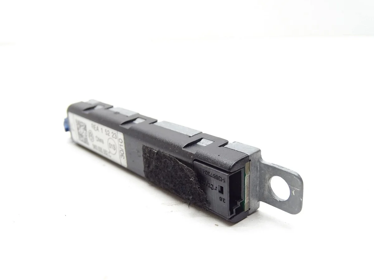 Versterker Antenne 5K0035552C VW Golf VI image 3