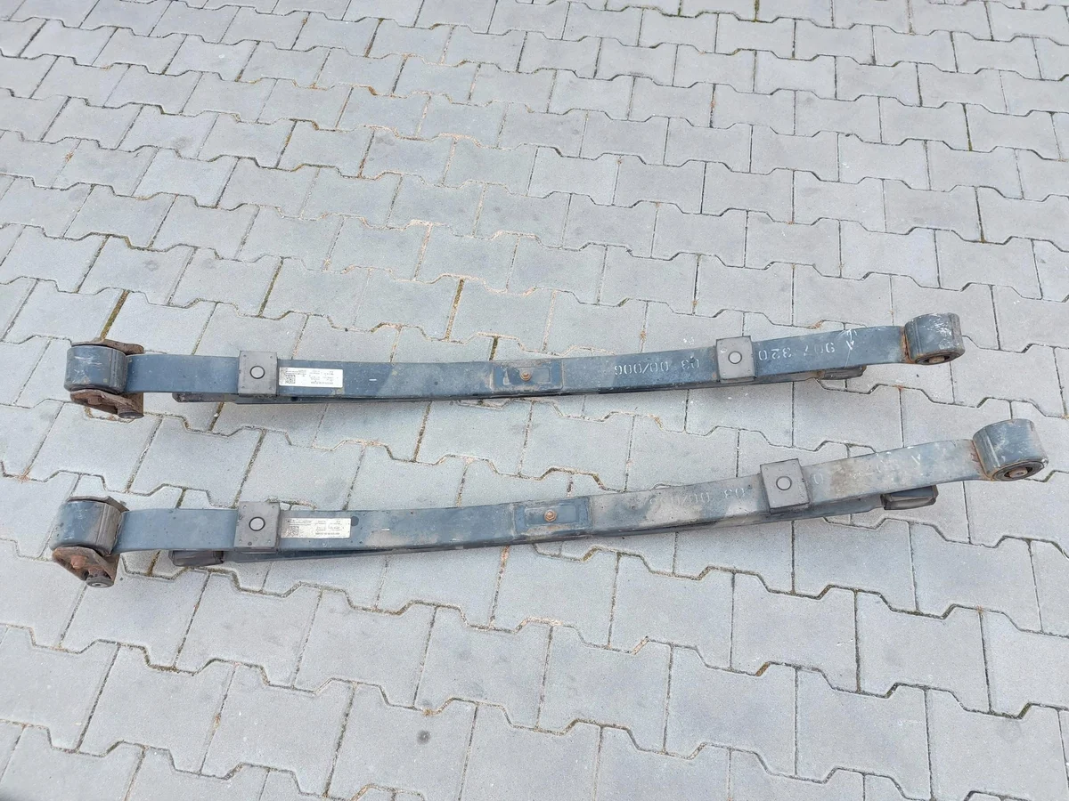 Mercedes-Benz A9073200300 pióro resora