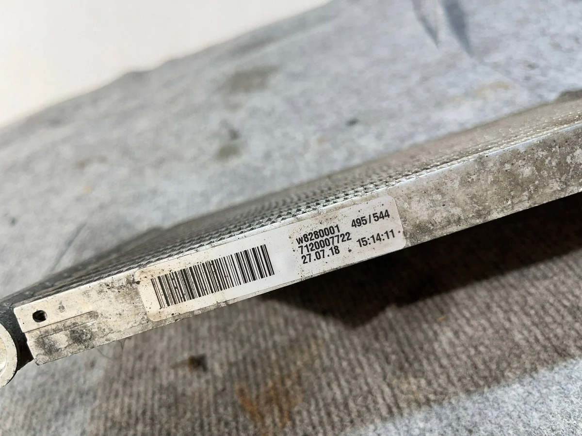 Oljekylare Mercedes Sprinter W906 A2115001700