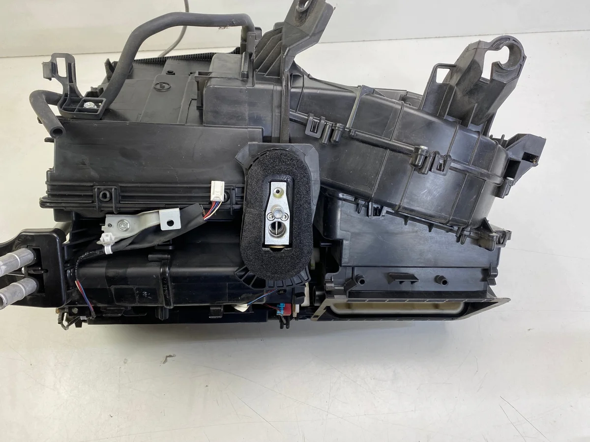 Toyota Auris 1.8 HSD Aquecedor 87050-05720 image 5