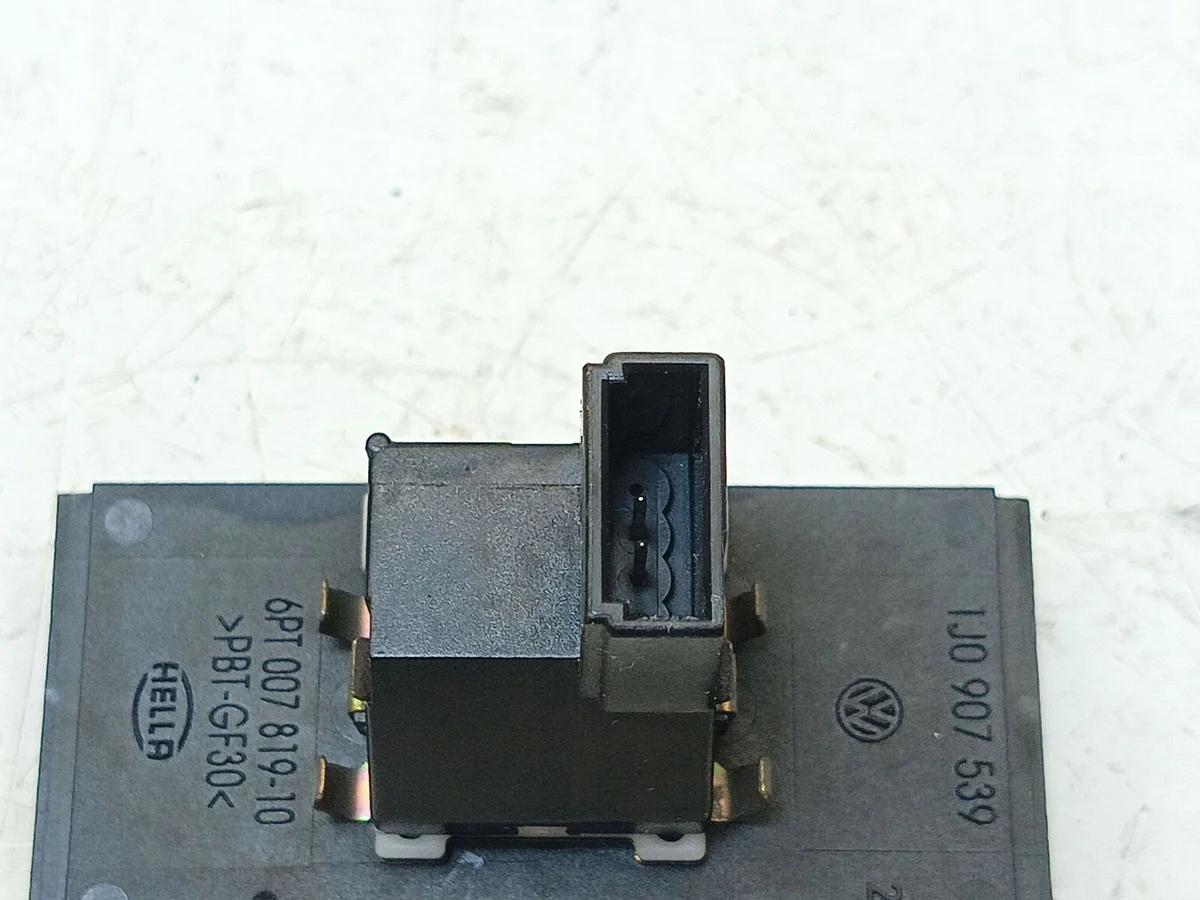 VW Golf IV 1.9 TDI Sensor de Luz Solar Usado image 7
