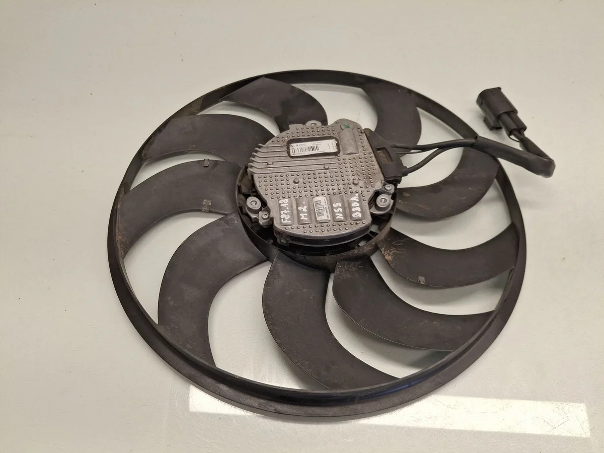 BMW M2 F87 2018 Lüftermotor 7953407