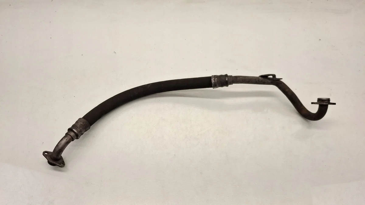 BMW M3 2009 Durite refroidissement huile image 3