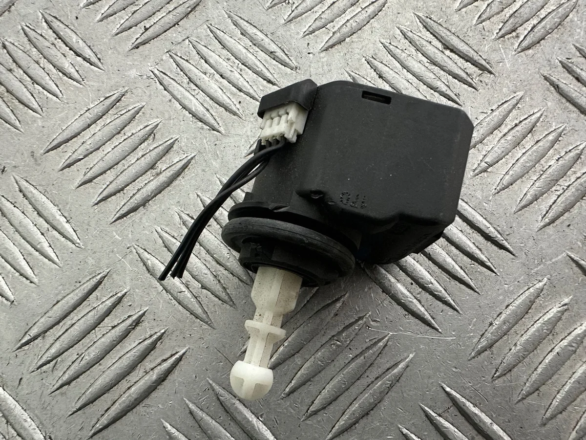 Moteur réglage phare Skoda Octavia II A3 8P