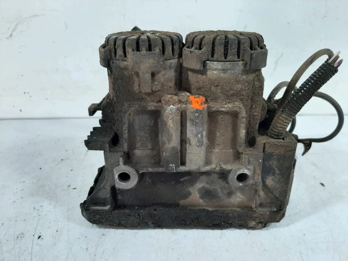 Volvo FH480 EBS Modulator Klep Gebruikt image 3