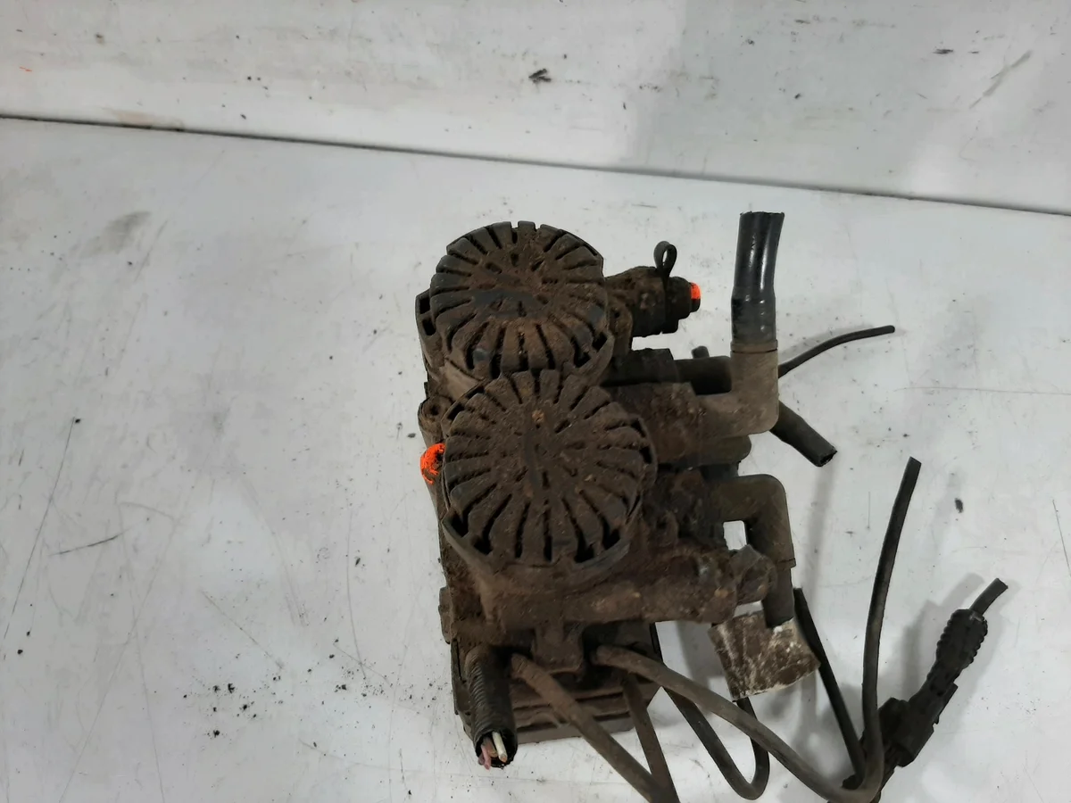 Volvo FH480 EBS Modulator Klep Gebruikt image 5