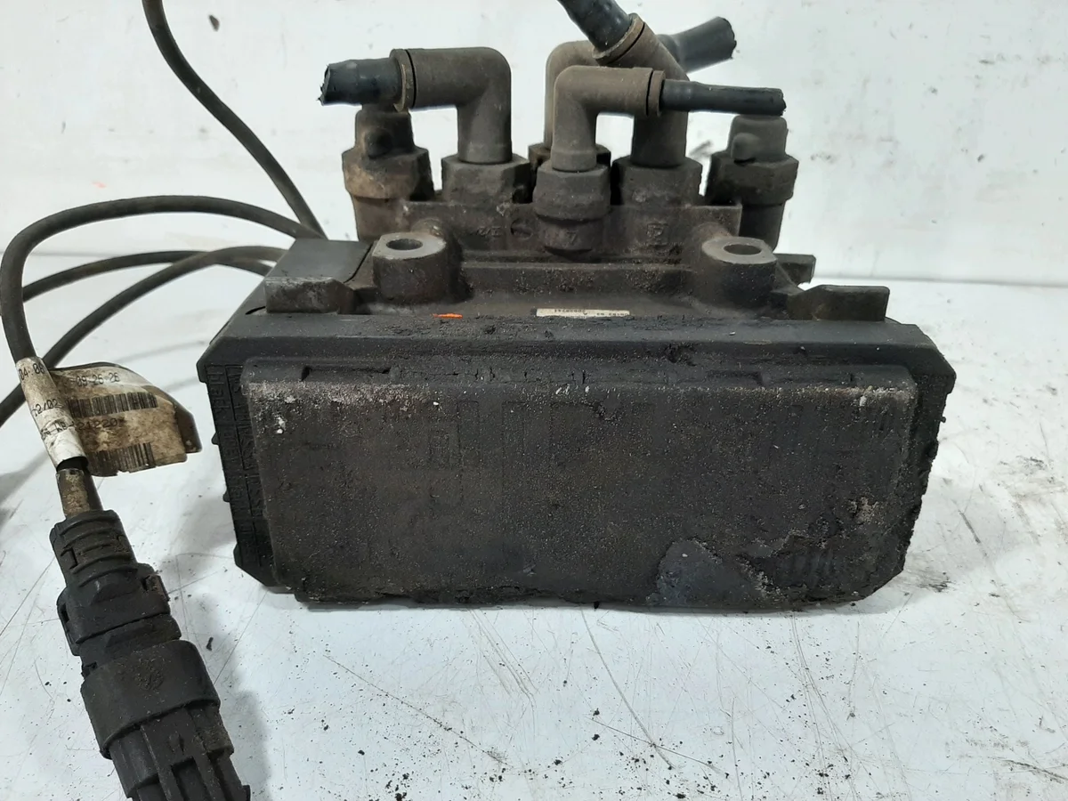 Volvo FH480 EBS Modulator Klep Gebruikt image 6