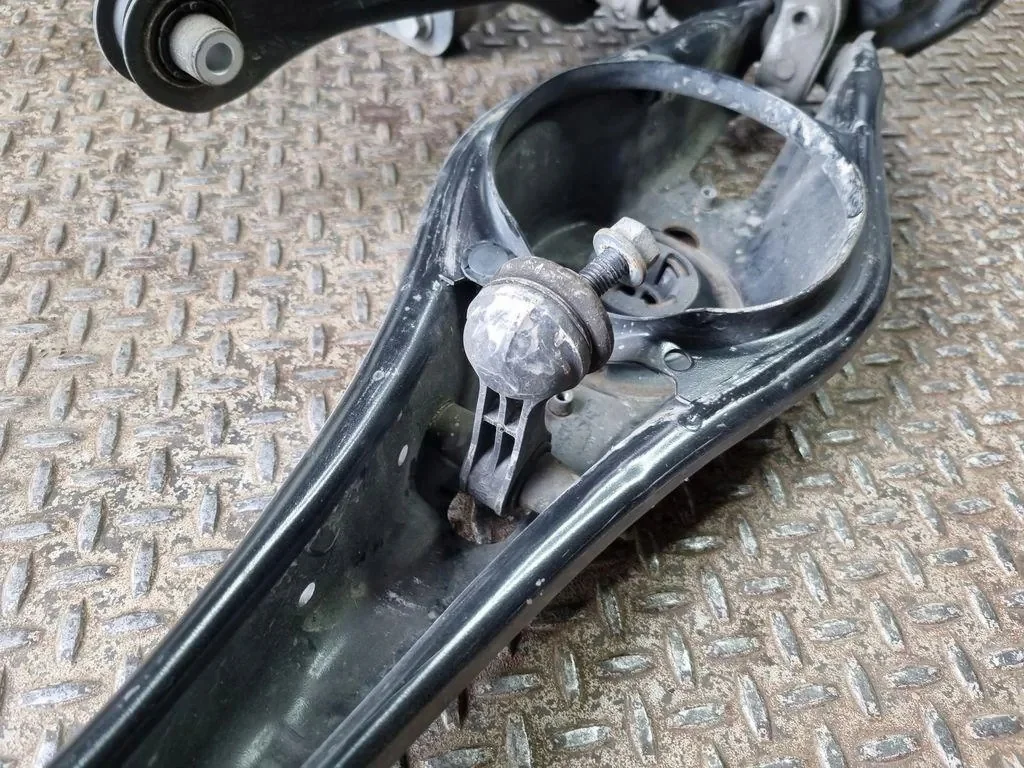 Suspension arrière VW Passat B8 5Q0505323D image 6