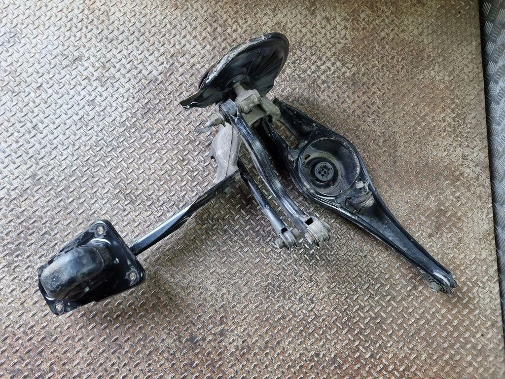 Suspension arrière VW Passat B8 5Q0505323D image 9