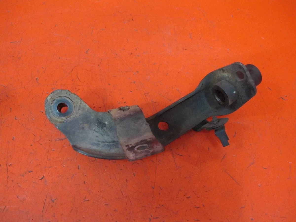 Renault Kangoo Front Subframe Mount Bracket Used image 3
