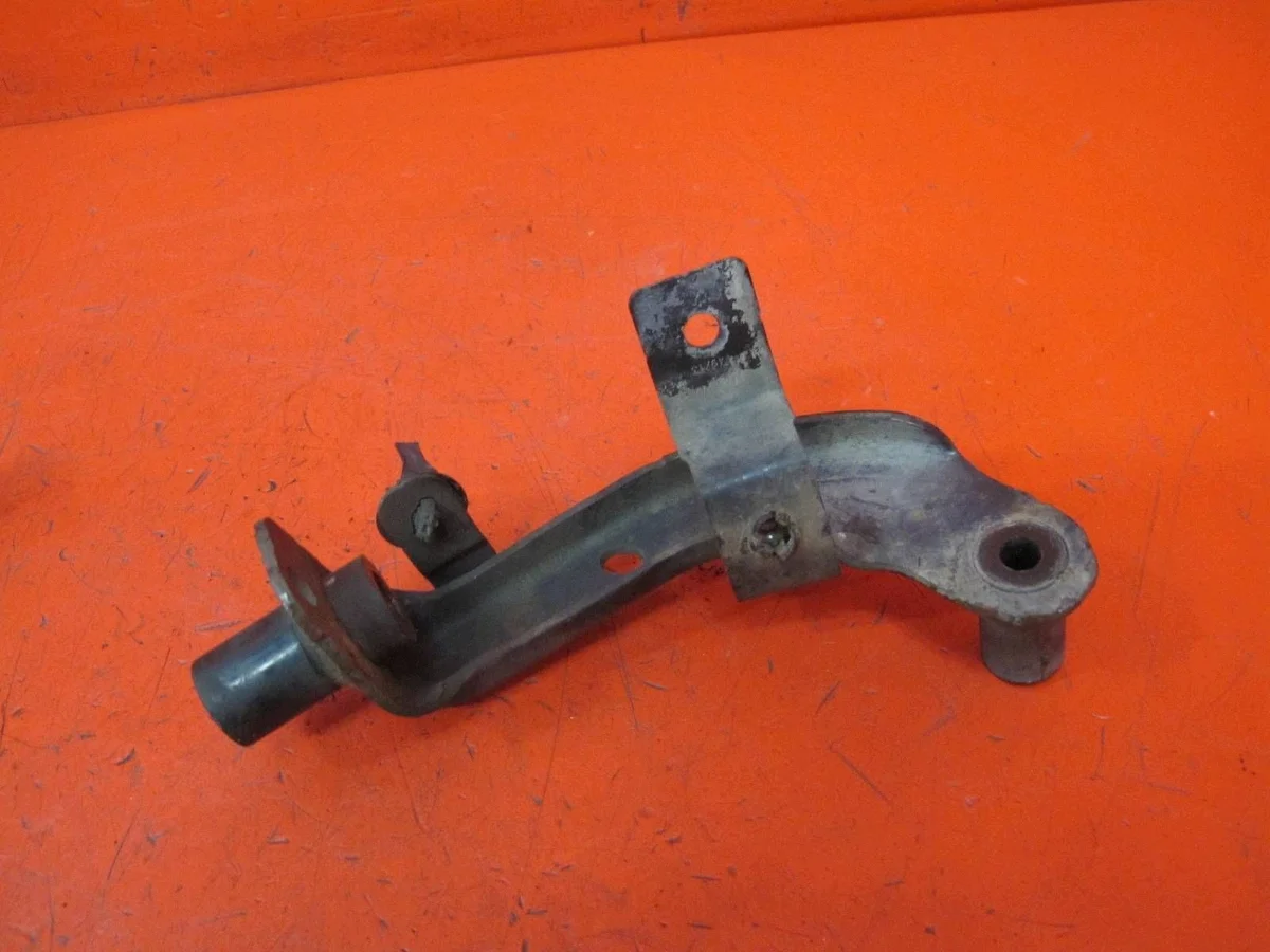 Renault Kangoo Front Subframe Mount Bracket Used image 4