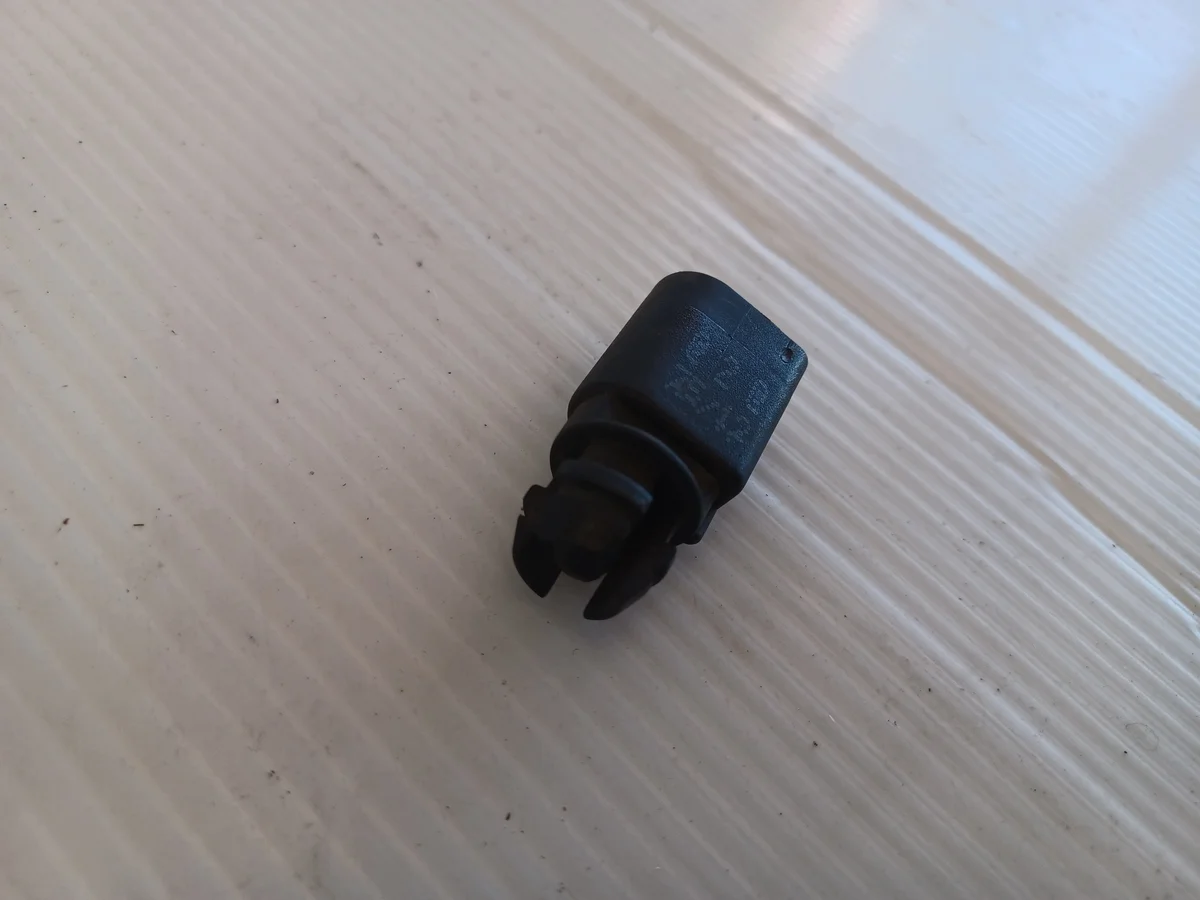 Audi A6 S6 C5 4B Sensor Temperatura Externa 820820535 image 3