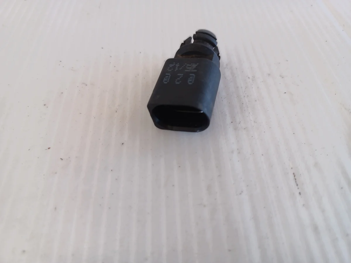 Audi A6 S6 C5 4B Sensor Temperatura Externa 820820535 image 4