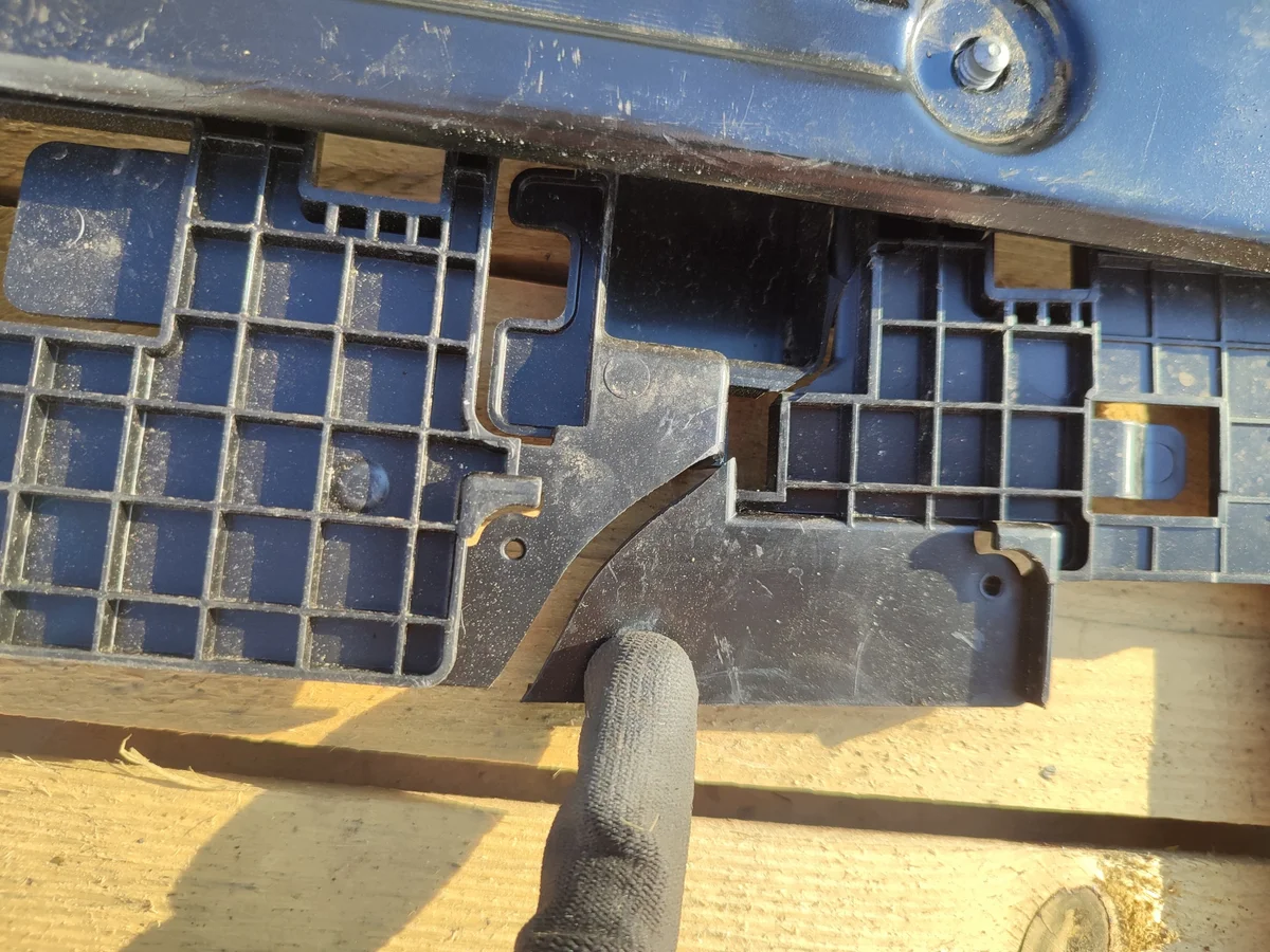 Mercedes Vito V-Class Control Unit Mounting Frame image 4