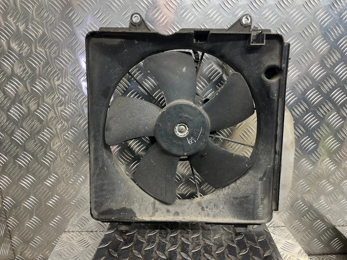 Jäähdyttimen tuuletin Honda Civic 8 UFO
