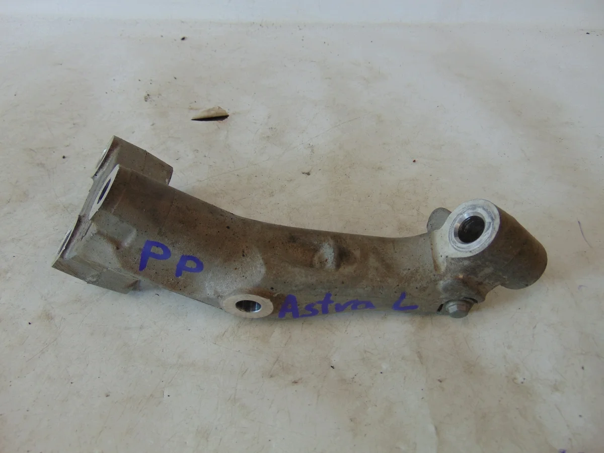 Support de berceau avant droit Opel Astra L