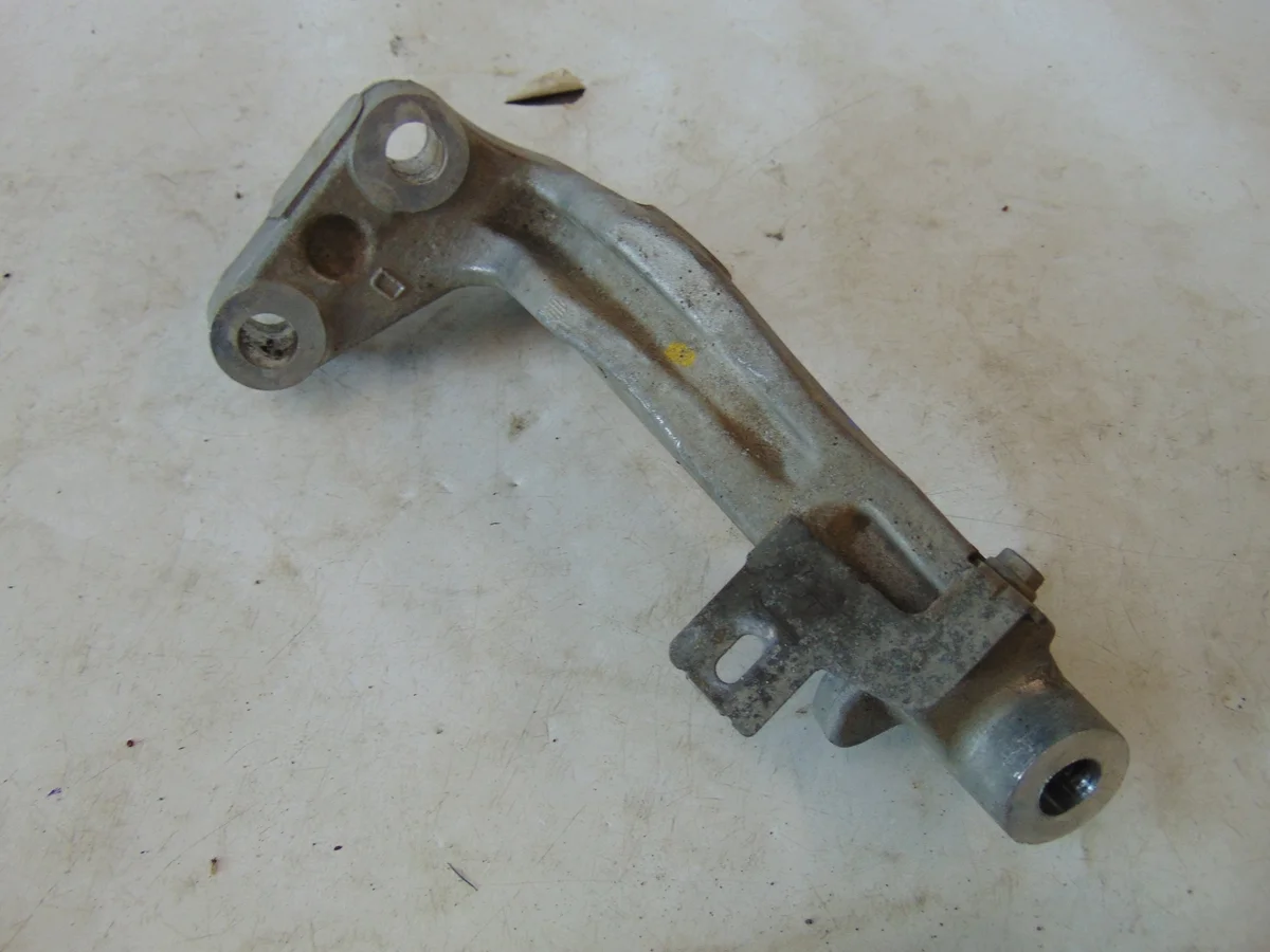 Support de berceau avant droit Opel Astra L image 4