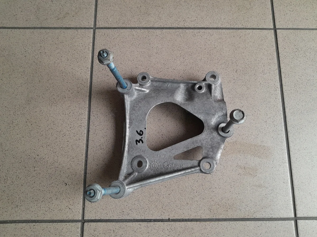 Support compresseur Chrysler Pacifica 3.6 image 2