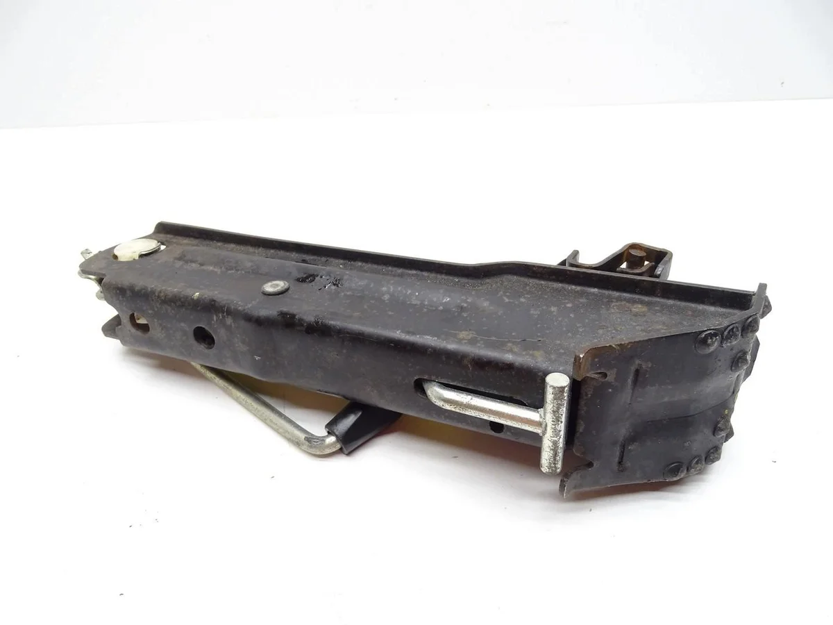 Wagenheber VW Passat B7 3AA 3C0011031B gebraucht image 3