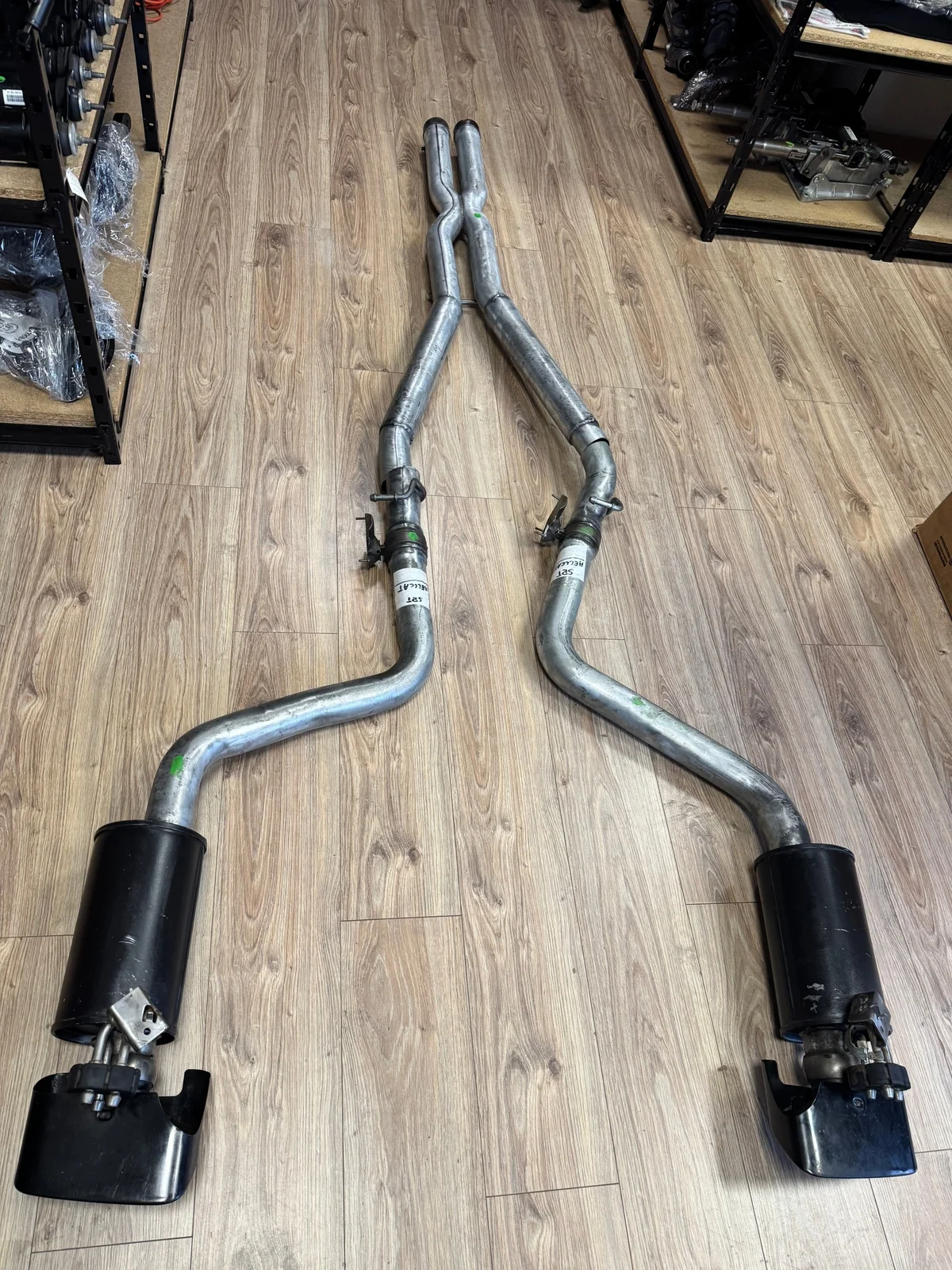 Dodge Challenger SRT avgassystem ljuddämpare