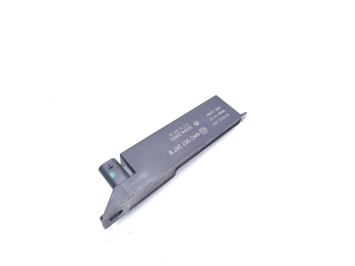 Audi e-Tron GT Antena interna 4M0907247B image 3