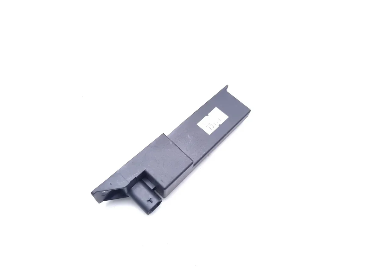 Audi e-Tron GT Antena interna 4M0907247B image 4